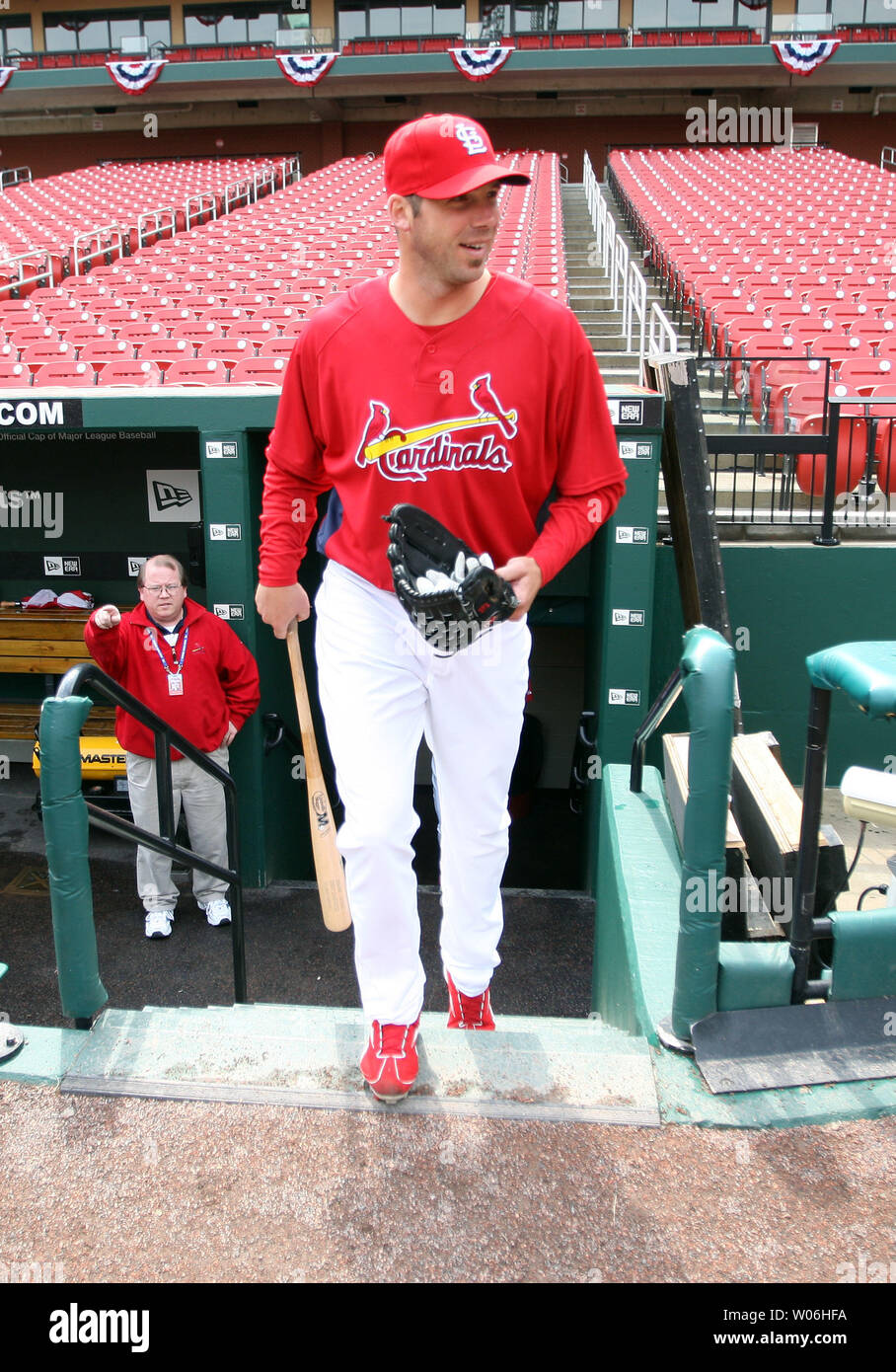 Cardinals de Saint-Louis pitcher Chris Carpenter se dégage de l'étang pour une brève séance d'entraînement à Busch Stadium à St Louis le 5 avril 2009. Carpenter a manqué toute la saison 2008. Les Cardinaux ouvrent leur saison à domicile le 6 avril contre les Pirates de Pittsburgh. (Photo d'UPI/Bill Greenblatt) Banque D'Images