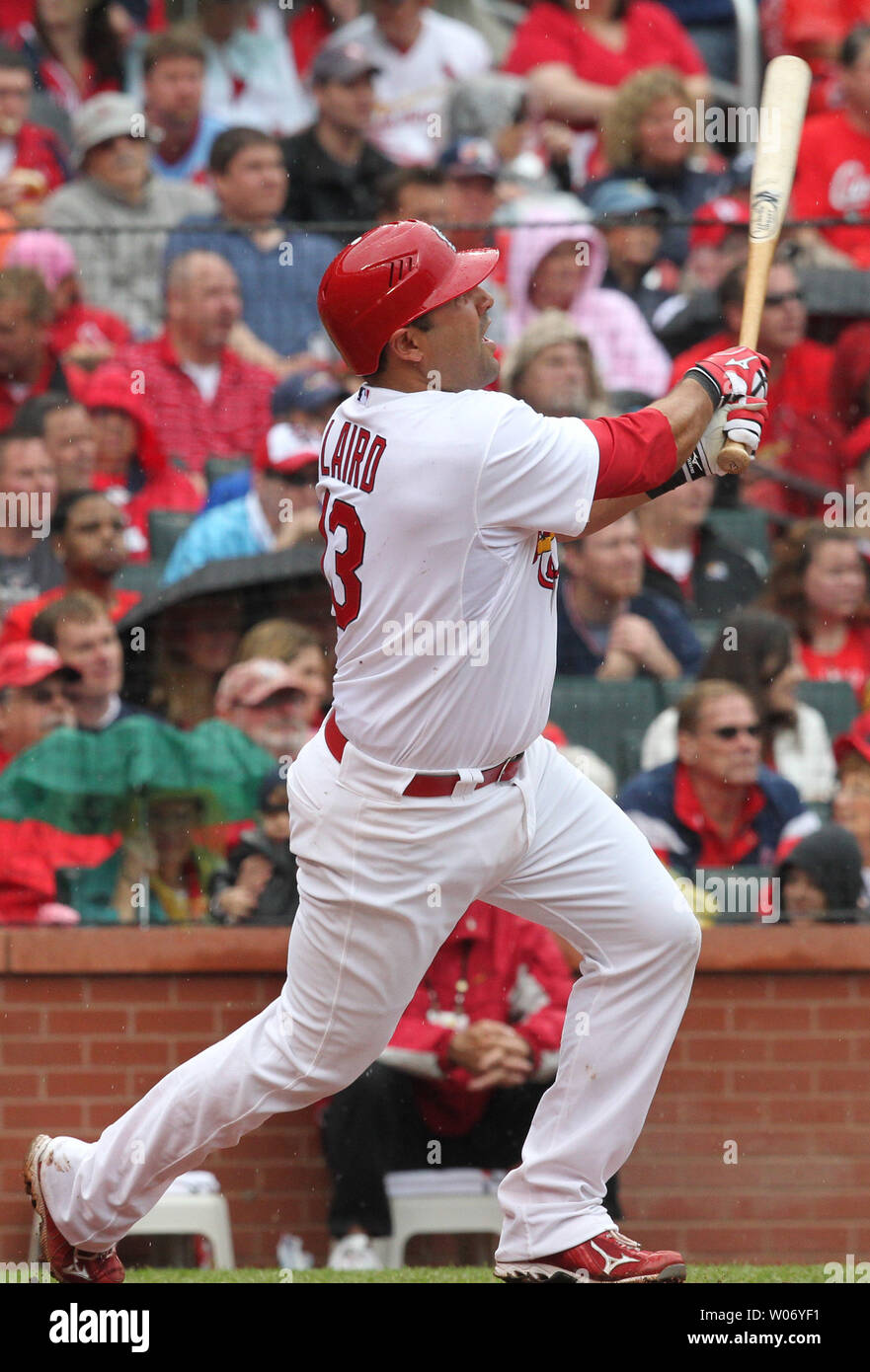 Cardinals de Saint-Louis Gerald Laird, balançoires, frapper un double deux points produits dans la deuxième manche contre les Astros de Houston au Busch Stadium de Saint-Louis le 19 mai 2011. Saint Louis a gagné le match 4-2. UPI/Bill Greenblatt Banque D'Images