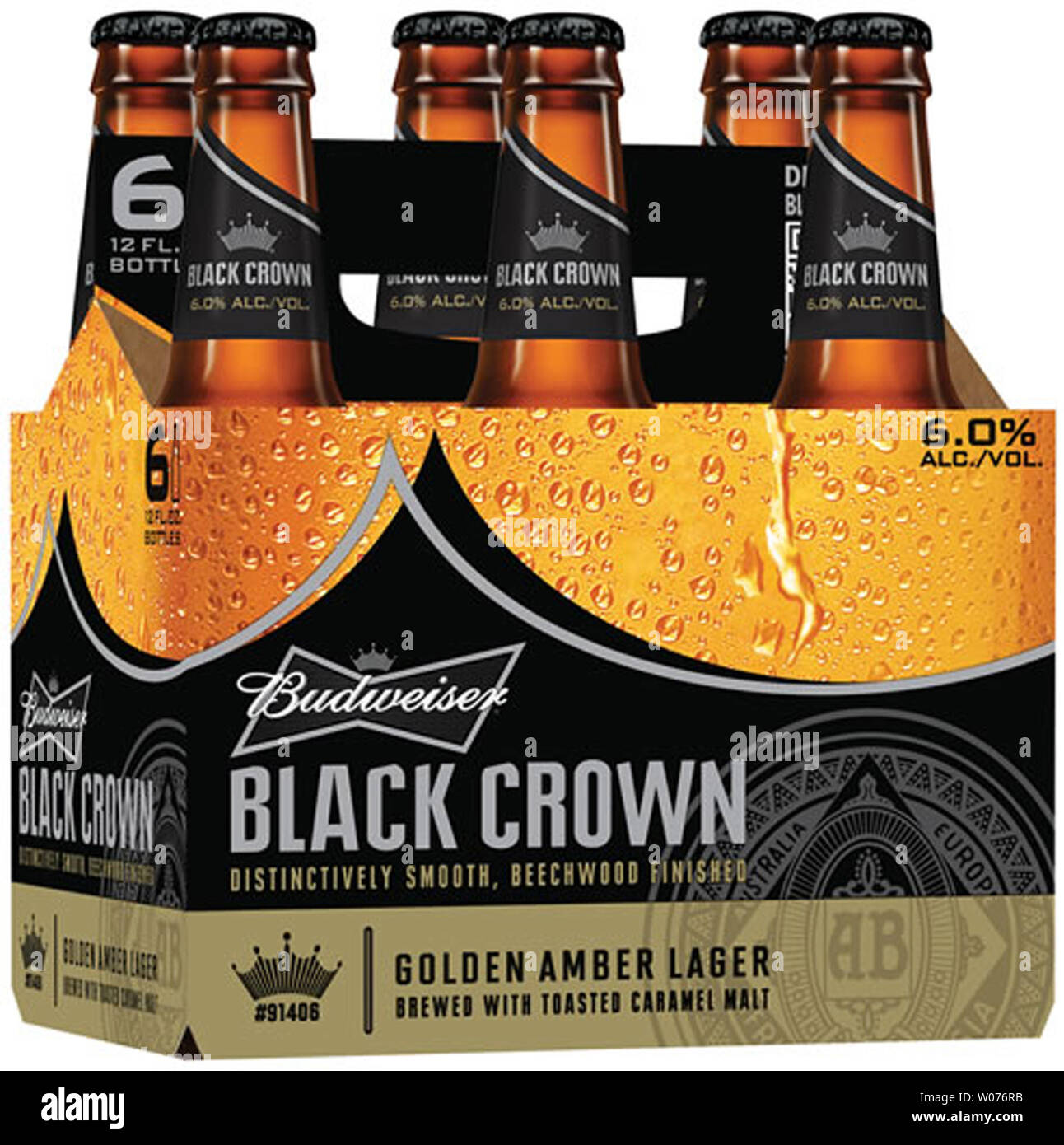Budweiser Anheuser-Busch dévoilera la couronne noire, une nouvelle bière ambrée d'or durant le Super Bowl commercials le 21 janvier 2013, il a été annoncé le 8 janvier 2013. La nouvelle bière a été élaboré à partir de 12 recettes, six bières brassées pour l'échantillonnage national et 25 000 avis. Avec un mélange de deux rangs de malt caramel et de quatre types de houblon, l'intérieur de la Couronne est fini noir Budweiser sur un lit de copeaux de hêtre. Le café dispose également d'une teneur en alcool supérieure à 6 % ABV. Anheuser-Busch/UPI Banque D'Images