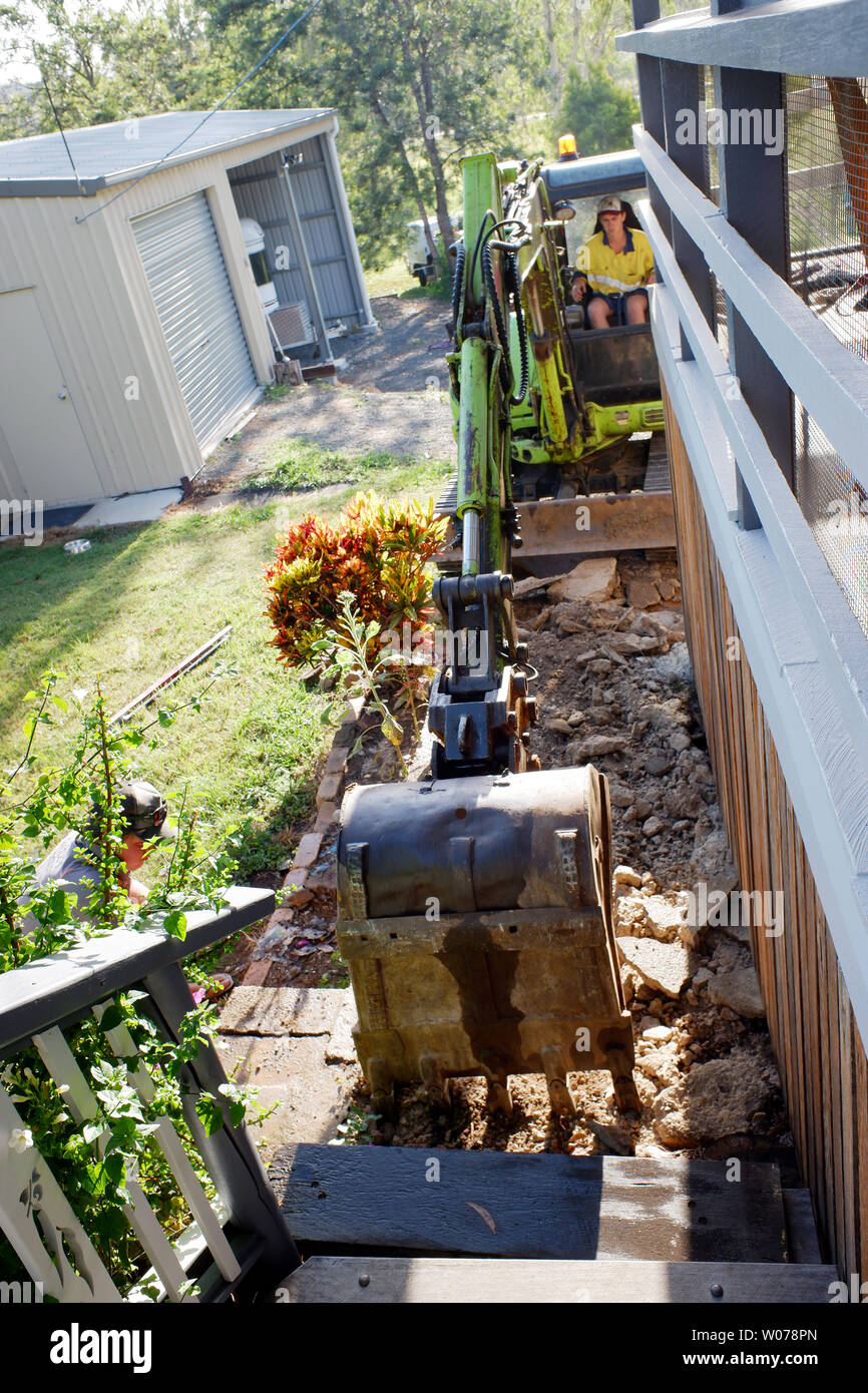 Au travail acharné de l'excavateur Banque D'Images