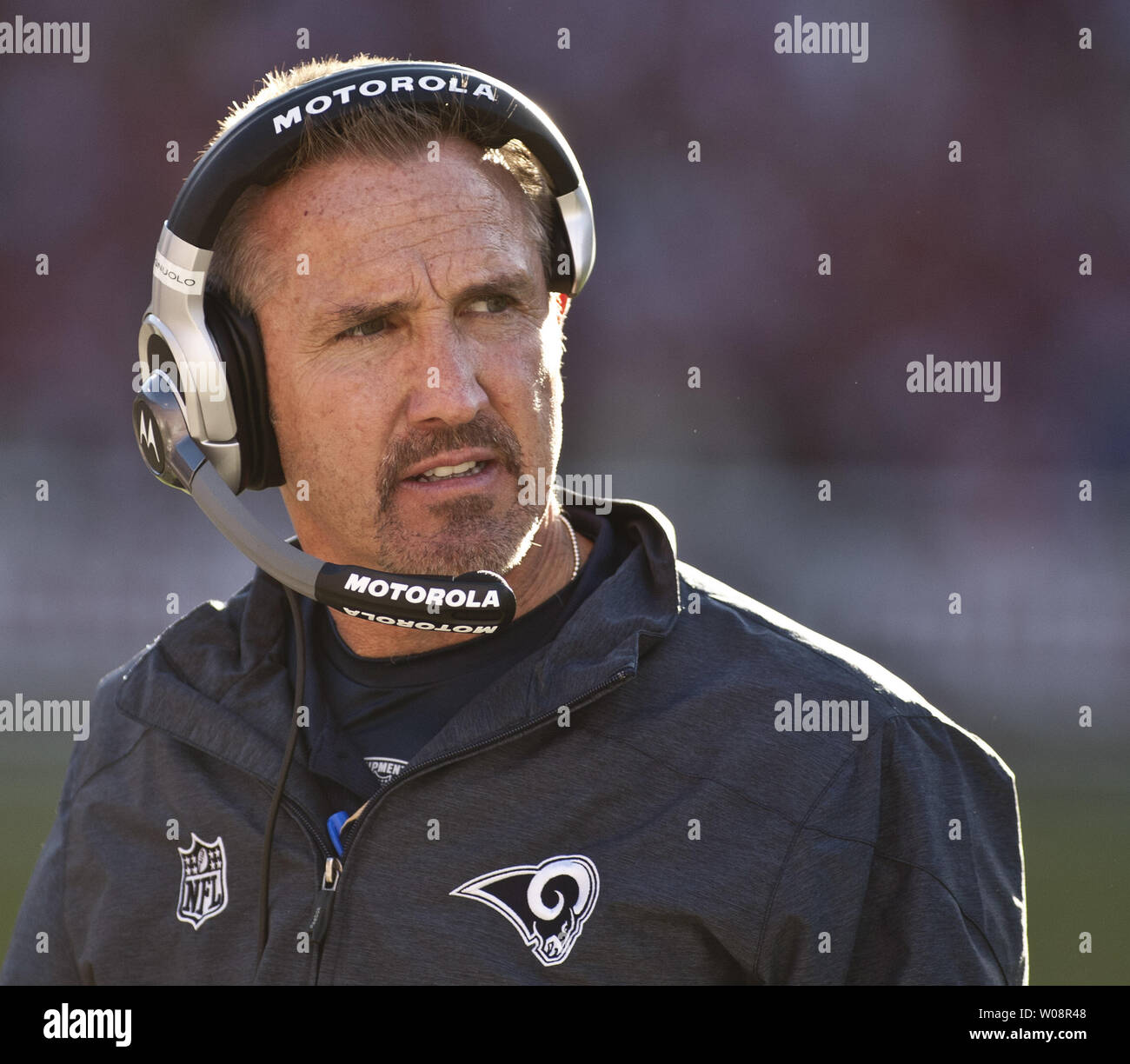 Saint Louis Rams l'entraîneur-chef Steve Spagnuolo regarde son équipe à être exclus par les San Francisco 49ers à Candlestick Park de San Francisco le 4 décembre 2011. Les 49ers a battu les Rams 26-0 pour décrocher la NFC Ouest. UPI/Terry Schmitt Banque D'Images