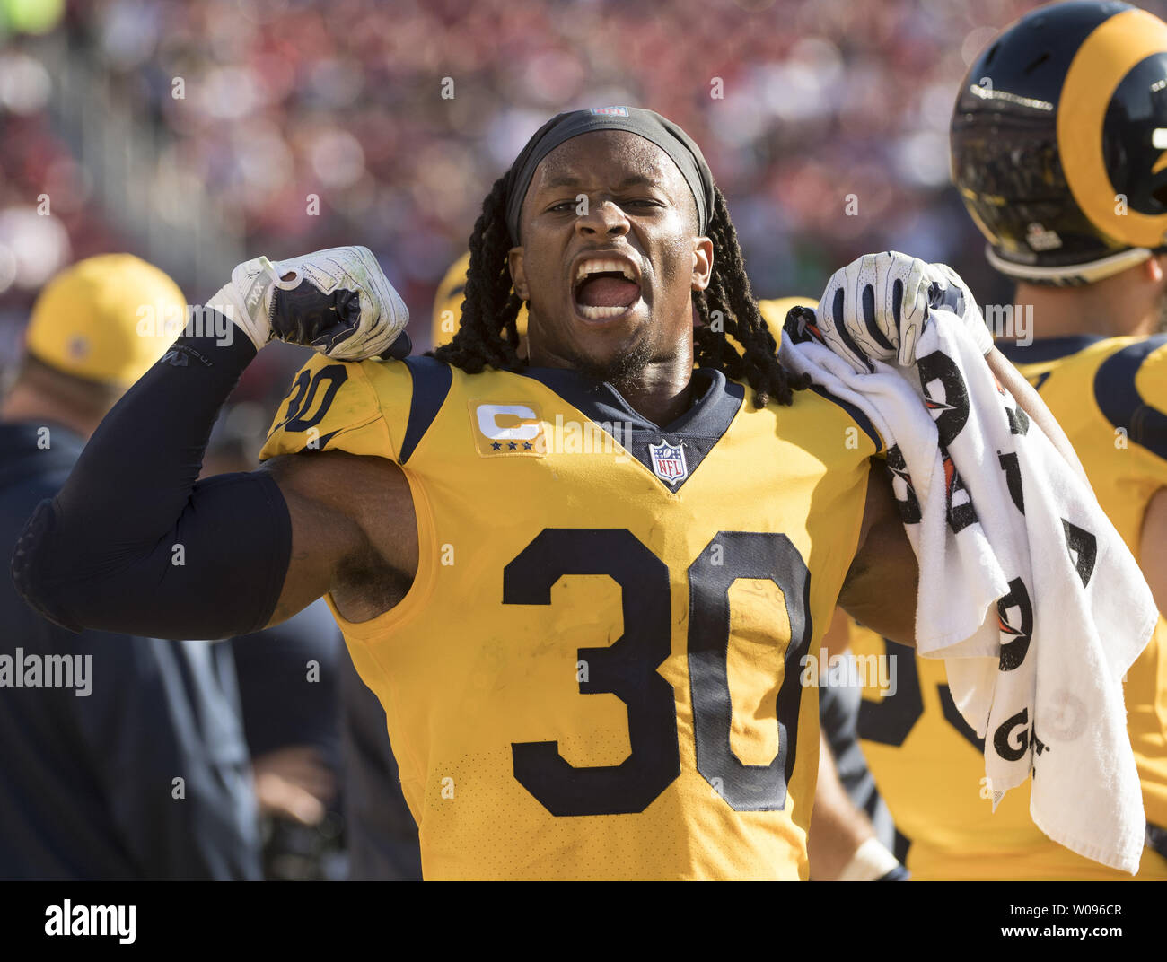 Los Angeles Rams running back Todd Gurley (30) célèbre la défaite du San Francisco 49ers au quatrième trimestre à Levi's Stadium à Santa Clara, Californie le 21 octobre 2018. Les Béliers défait les 49ers 39-10. Photo par Terry Schmitt/UPI Banque D'Images