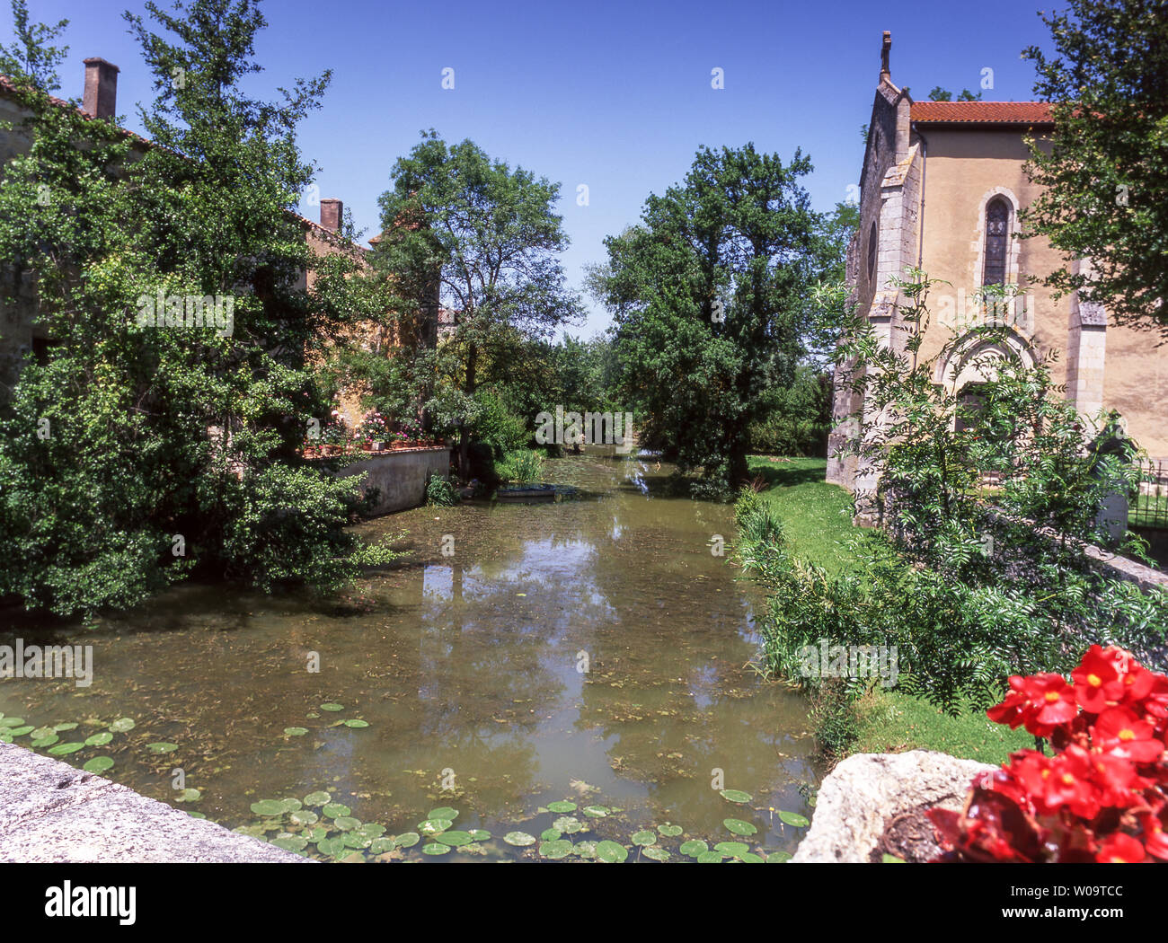 France.Dept Gers. Le village de Fources. La seule bastide circulaire (1289 AD) en France.C'est une bastide anglaise fondée par Édouard 1er. Banque D'Images