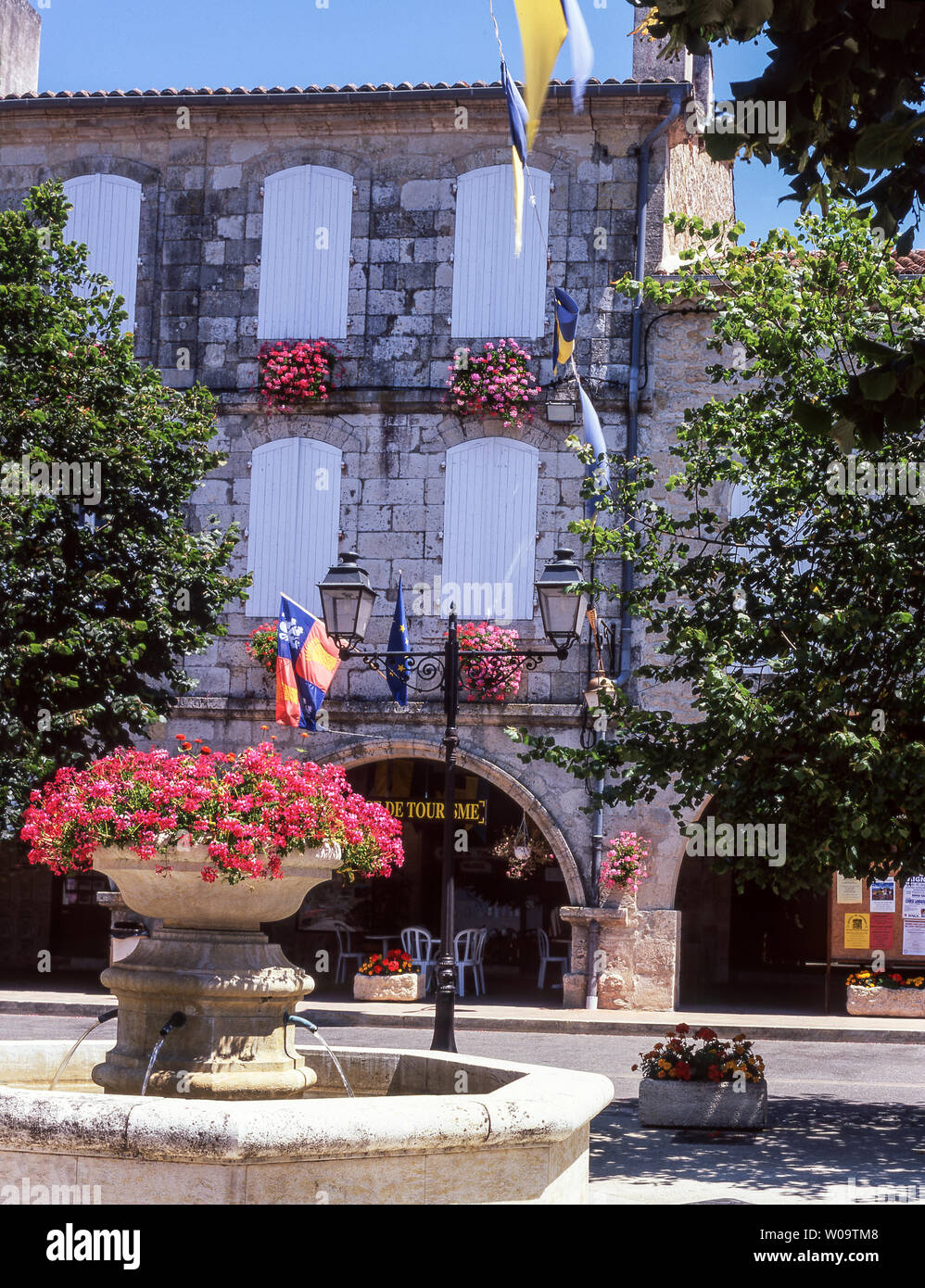 La France. Département Gers Montréal village.Une Bastide de 1255 AD.Article de la place principale. Banque D'Images