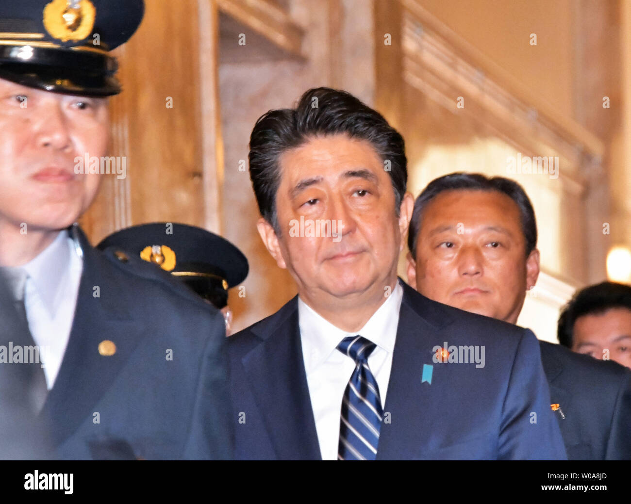 Le Premier ministre japonais Shinzo Abe promenades à la Diète nationale à Tokyo, Japon le 30 janvier 2019. Photo par Keizo Mori/UPI Banque D'Images