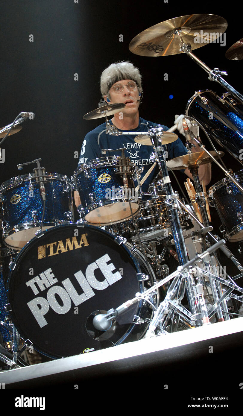 Le batteur Stewart Copeland La police effectue sur scène dans le premier de  deux spectacles au Centre Air Canada à Toronto, Canada le 22 juillet 2007.  Les spectacles font partie de la
