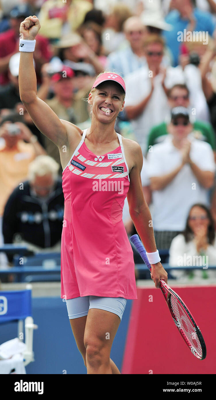 Elena Dementieva reconnaît les applaudissements de la foule du court central après avoir battu Maria Sharapova 6-4, 6-3 dans la finale de la Coupe Rogers au Centre Rexall à Toronto, Canada le 23 août 2009. UPI /Christine Chew Banque D'Images