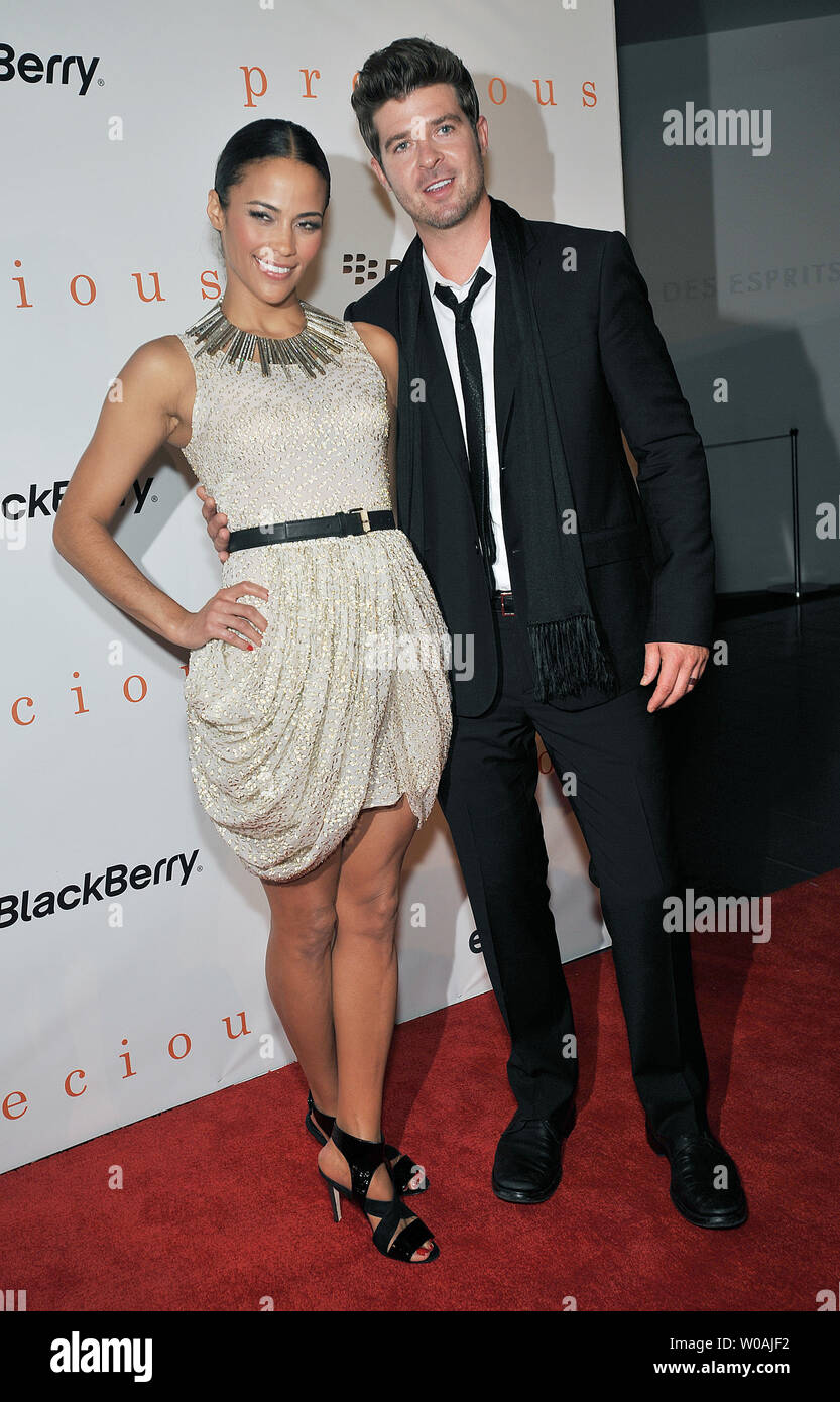 Paula Patton (L) et Robin Thicke arrivent sur le tapis rouge pour le Festival International du Film de Toronto gala pré-cocktail pour 'Precious' au Royal Ontario Museum de Toronto, Canada le 13 septembre 2009. UPI /Christine Chew Banque D'Images