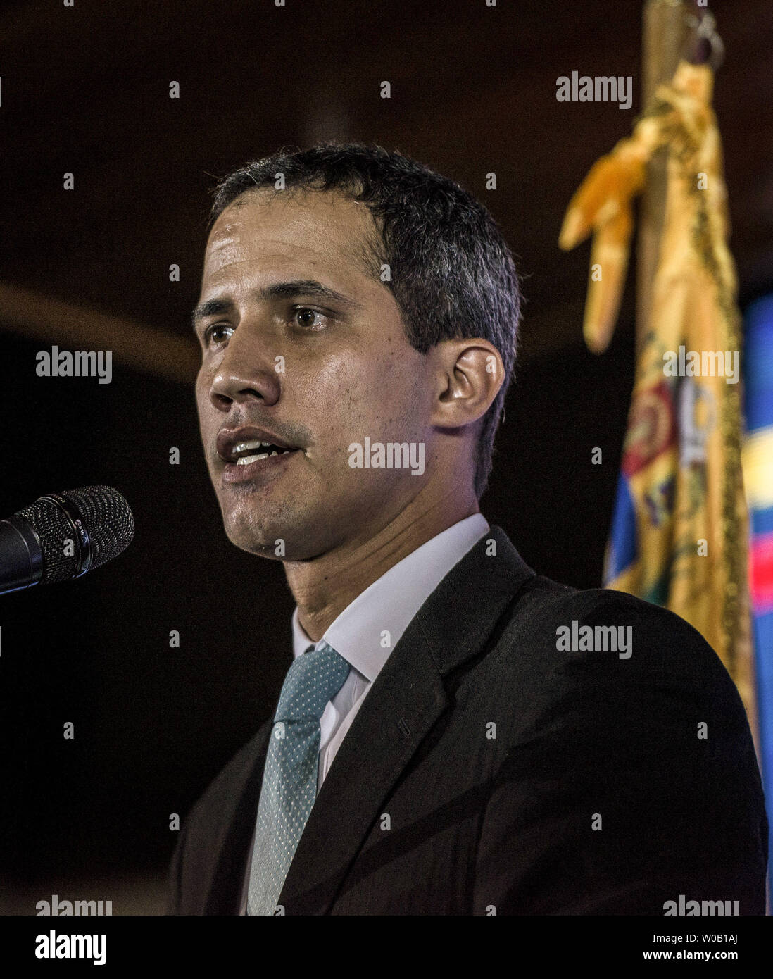 Le Président de l'Assemblée nationale vénézuélienne Juan Guaido, qui a lui-même nommé président intérimaire, prononce un discours lors de sa présentation d'un plan de sauvetage économique et social pour le pays à l'Universidad Central de Venezuela (UCV) à Caracas, Venezuela, le 31 janvier 2019. Le chef de l'opposition du Venezuela Juan Guaido a été d'exposer ses plans pour s'attaquer à la crise économique du pays jeudi après les législateurs européens reconnaît comme le chef d'État par intérim -- un autre pas en avant dans son offre d'éliminer le président Nicolas Maduro. photo par Marcelo Perez/ UPI Banque D'Images