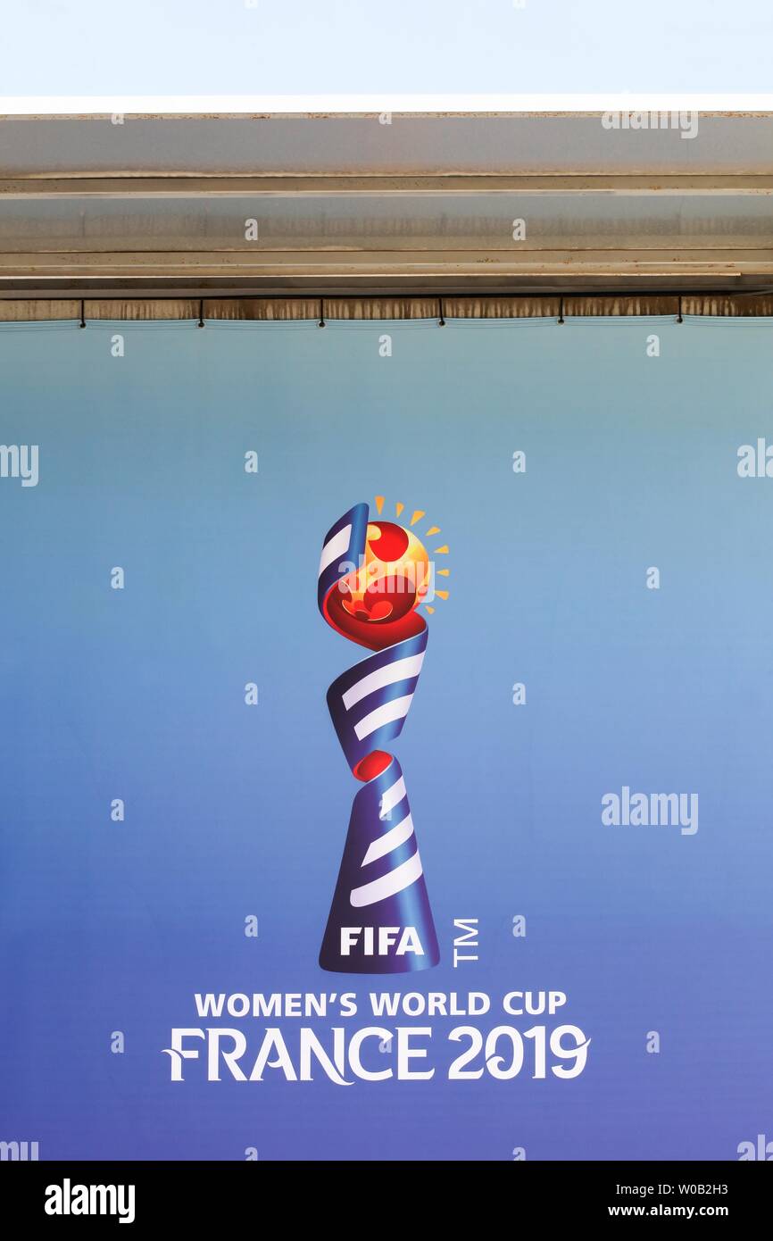 Grenoble, France - 15 juin 2019 : Coupe du monde féminine de la FIFA 2019 en France logo sur un mur Banque D'Images