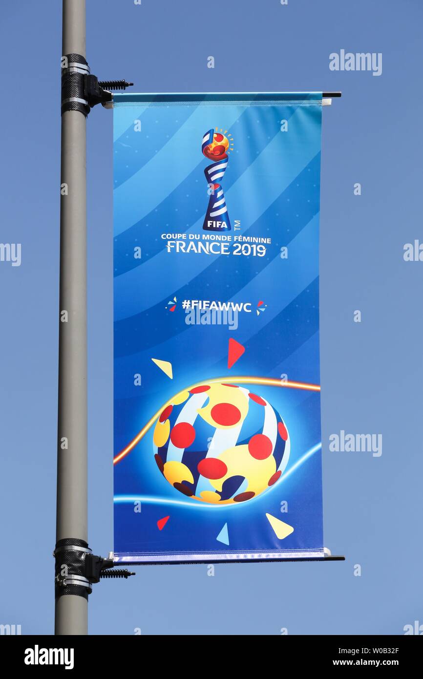 Grenoble, France - 15 juin 2019 : Pavillon annonçant la Coupe du monde féminine de la FIFA 2019 en France Banque D'Images