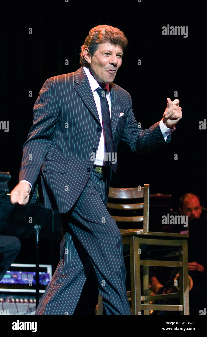 Frankie Avalon effectue pendant un spectacle au Boulevard Casino près de Vancouver (Colombie-Britannique), le 26 mai 2007. (Photo d'UPI/Heinz Ruckemann) Banque D'Images