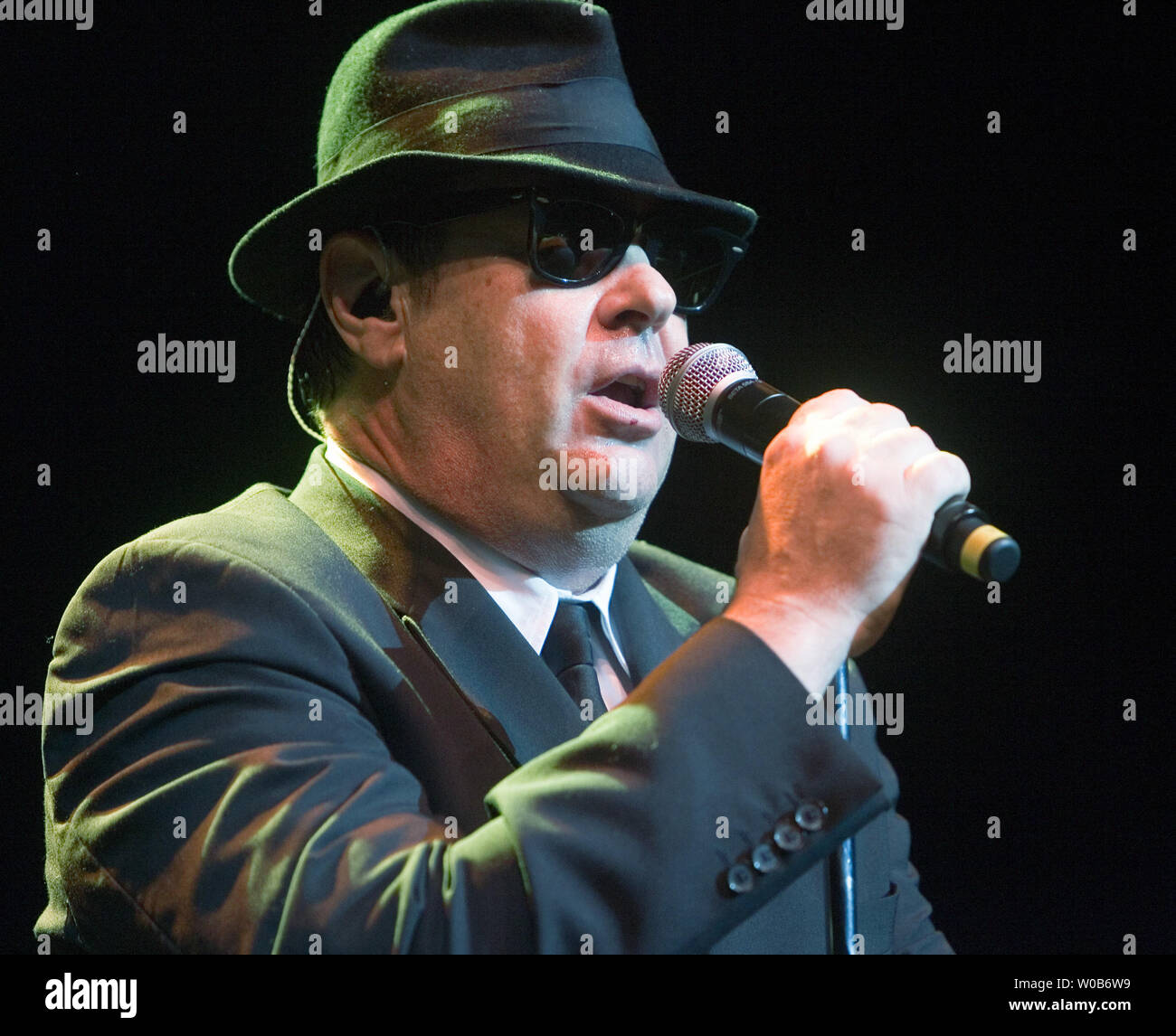 L'acteur et chanteur Dan Akroyd, l'un des Blues Brothers, soutenue par les Sacrés Cœurs band effectue pour un full house au River Rock Casino près de Vancouver, Colombie-Britannique, le 17 novembre 2007. (Photo d'UPI/Heinz Ruckemann) Banque D'Images