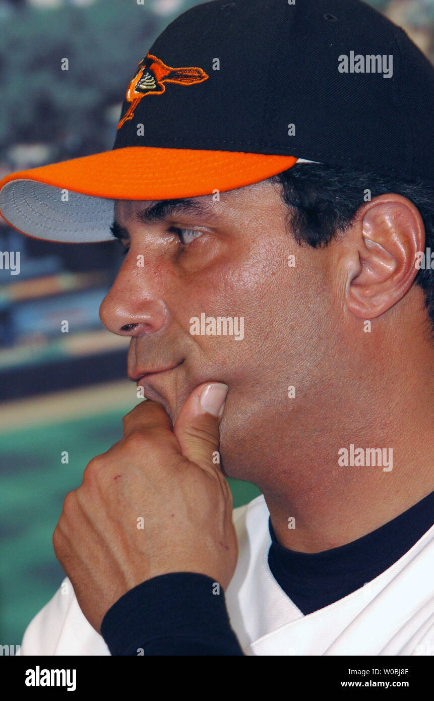 Baltimore Orioles' Sammy Sosa runs during practice Thursday, Feb. 24, 2005,  at spring training, in Fort Lauderdale, Fla. (AP Photo/Rick Bowmer Stock  Photo - Alamy