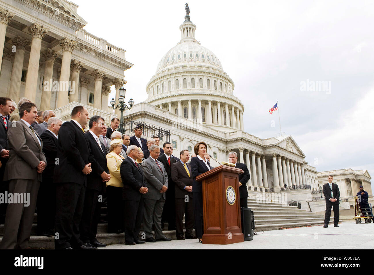 Le président de la Chambre Nancy Pelosi, D-CA, prend la parole lors d'une conférence de presse pour discuter de la Chambre ses réalisations au nom des anciens combattants sur la colline du Capitole à Washington le 21 mai 2008. (Photo d'UPI/Patrick D. McDermott) Banque D'Images