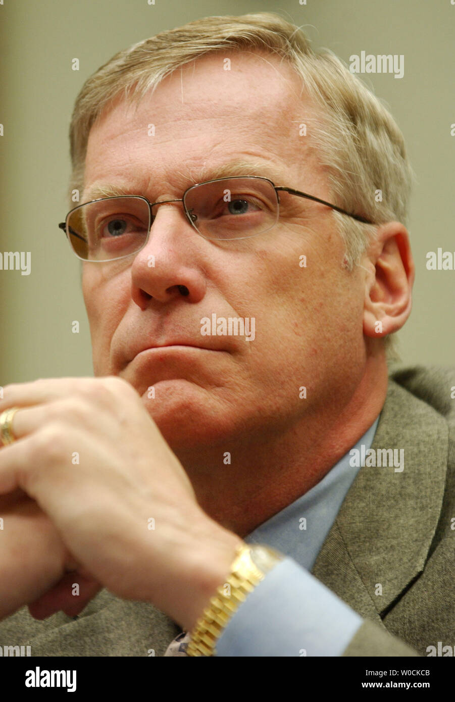 Carl Grivner, PDG de XO Communications, témoigne devant le comité de la Chambre sur le pouvoir judiciaire en ce qui concerne l'industrie des télécommunications, soit 9 ans après la Loi sur les télécommunications, le 20 avril 2005. Banque D'Images