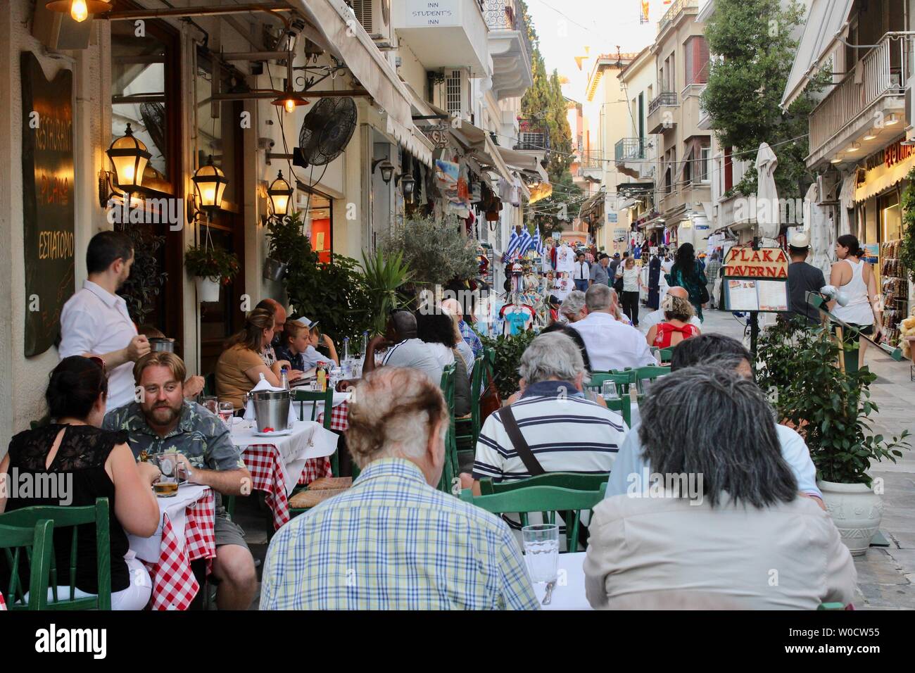 St Kidathineon diners de manger à Athènes Grèce Banque D'Images