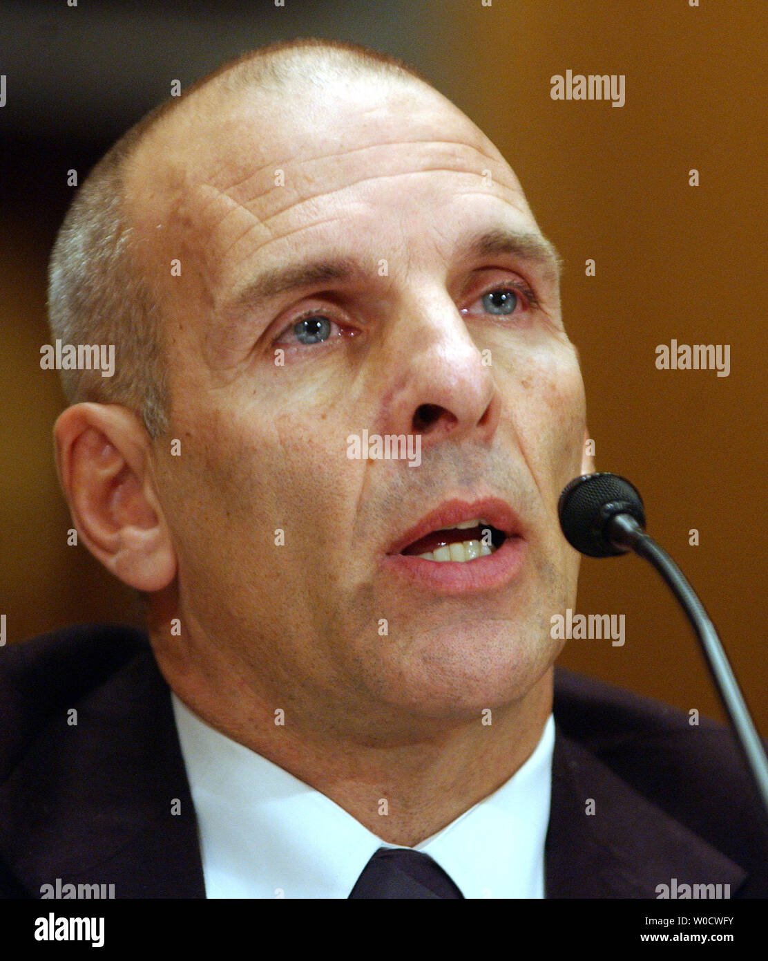Scott Wells, l'agent coordonnateur fédéral de la FEMA, le Bureau Conjoint, Baton Rouge, Louisiane, témoigne devant le Sénat la sécurité intérieure et les affaires gouvernementales audience de comité au sujet de la réponse de la FEMA à l'ouragan Katrina sur la colline du Capitole à Washington le 8 décembre 2005. (Photo d'UPI/Roger L. Wollenberg) Banque D'Images