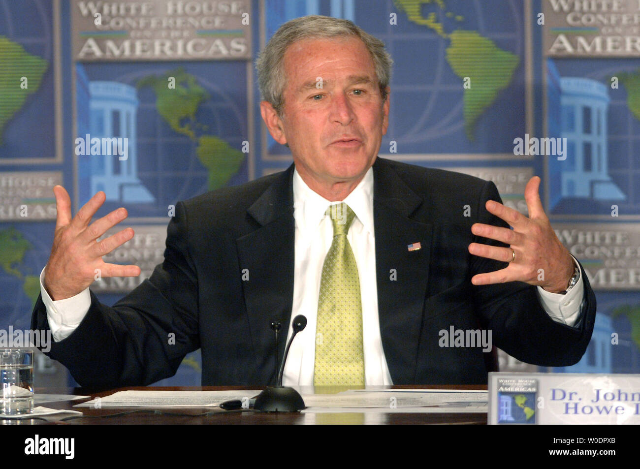 Le président américain George W. Bush parle à une table ronde à la Conférence de la Maison Blanche sur les Amériques à Arlington, en Virginie, le 9 juillet 2007. La Conférence a réuni des organisations bénévoles, des organisations non gouvernementales et du secteur privé pour discuter des relations entre les États-Unis et ses voisins d'Amérique du Nord et du Sud. (UPI Photo/Kevin Dietsch). Banque D'Images