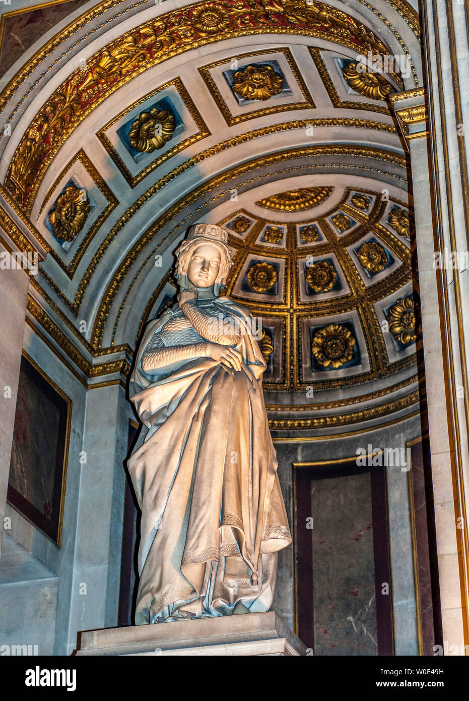 La France, 8ème arrondissement de Paris, église de la Madeleine, de la statue de sainte-Clotilde épouse du roi Clovis (19e siècle par Antoine-Louis Barye) Banque D'Images