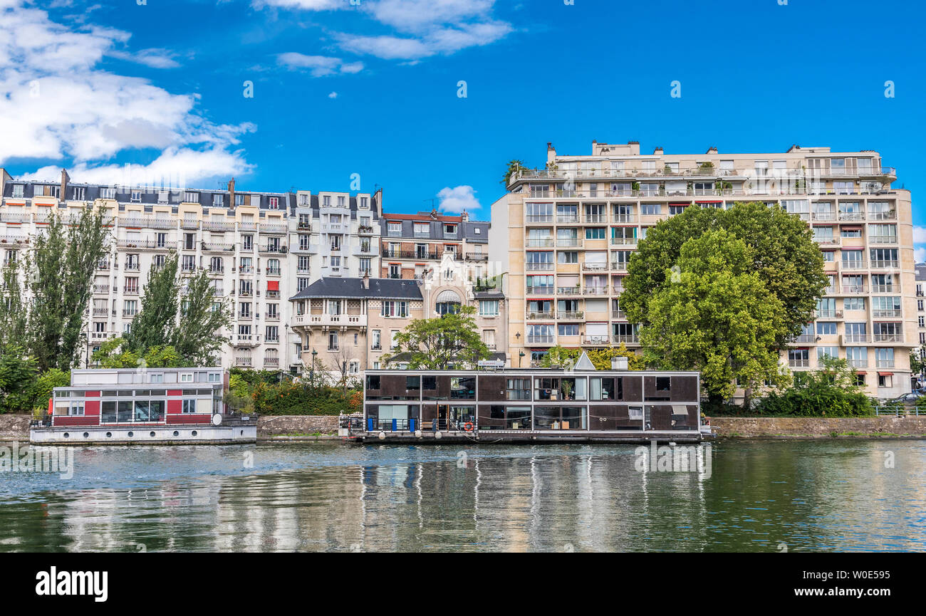 France, 16ème arrondissement, avenue de New-York, résidentiel barges au port Debilly sur la Seine Banque D'Images