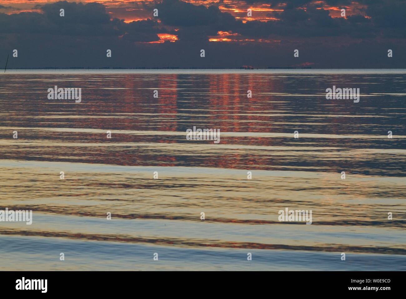 France, Baie de Bourgneuf, Les Mouliers-en-Retz, 44, le coucher du soleil. Banque D'Images