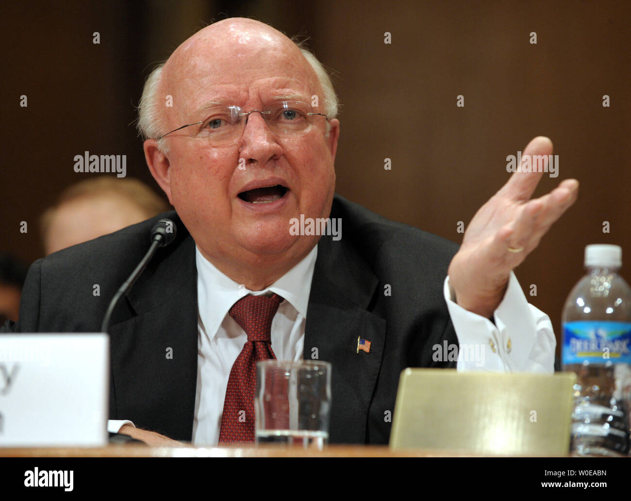 Le Secrétaire de l'Énergie Samuel W. Bodman témoigne devant le comité sénatorial de l'énergie et de l'eau Crédits Développement audience du sous-comité sur la restructuration du Ministère de l'énergie du programme FutureGen sur la colline du Capitole à Washington le 8 mai 2008. FutureGen est une initiative d'équiper plusieurs nouvelles centrales au charbon propre à un stade avancé de la technologie de captage et de stockage. (Photo d'UPI/Roger L. Wollenberg) Banque D'Images