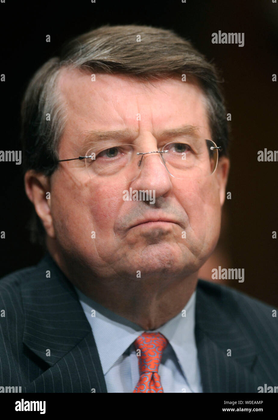 Peter Robertson, vice-président de la Chevron Corporation, témoigne devant un comité judiciaire du Sénat audition sur la hausse du prix du pétrole à Washington le 21 mai 2008. (UPI Photo/Kevin Dietsch) Banque D'Images