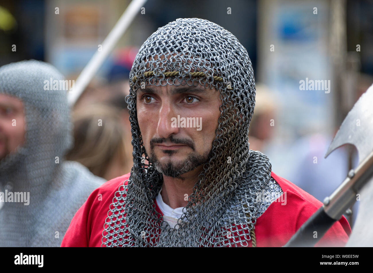 Vieille ville, Rhodes, Grèce - 01 juin 2019 : rapport annuel du Festival Médiéval. Christian chevalier-hospitalier avec barbiche dans mail chaîne en acier Banque D'Images