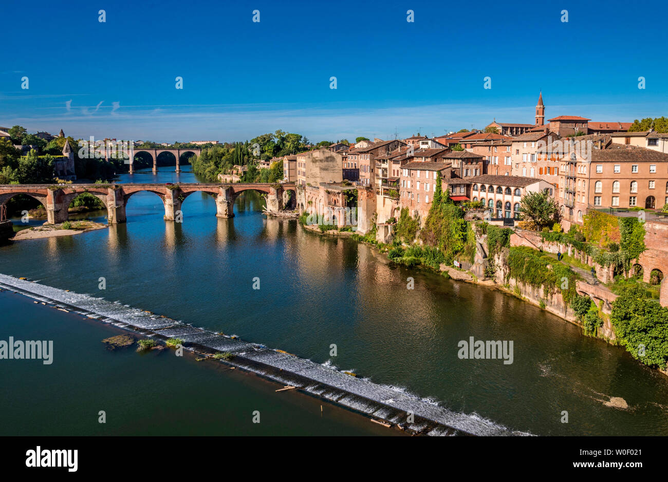 La France, Tarn, Albi, la Madeleine (rive droite de la rivière Tarn) et Pont Vieux Banque D'Images