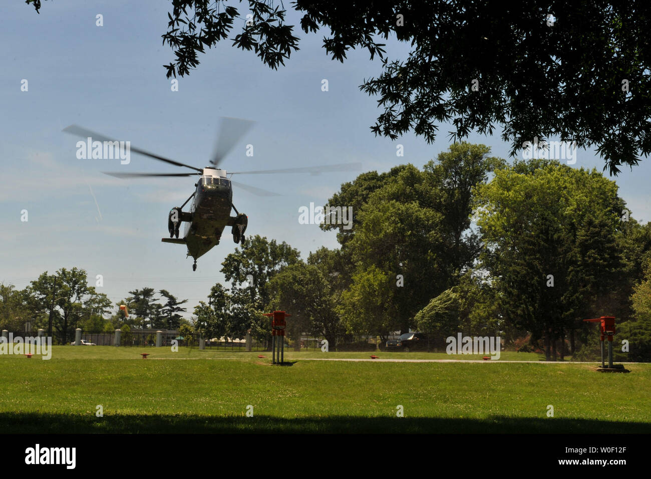 Un marin transportant le président américain Barack Obama débarque sur le campus de la National Naval Medical Center à Bethesda, Maryland le 1 juin 2009. Le Président est au centre pour visiter les soldats blessés. (UPI Photo/Kevin Dietsch) Banque D'Images