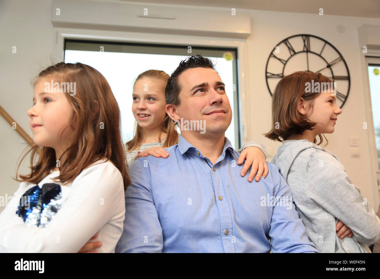 Seul le père et ses enfants. Banque D'Images