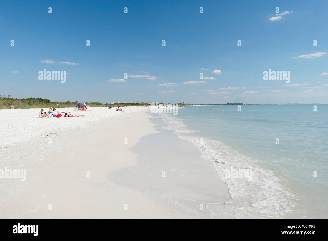 USA. La Floride. Fort Myers Beach, parc d'état de Lovers Key. La plage. Les touristes. Banque D'Images