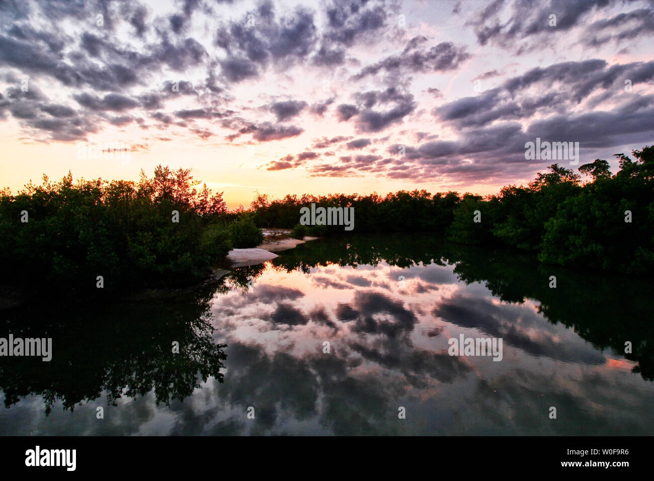 USA. La Floride. Fort Myers Beach, parc d'état de Lovers Key. Le crépuscule. Banque D'Images