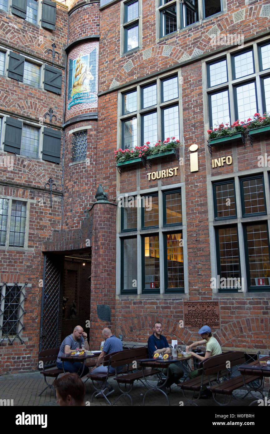 Café de la chaussée, Boettcherstrasse, Brême, Allemagne Banque D'Images