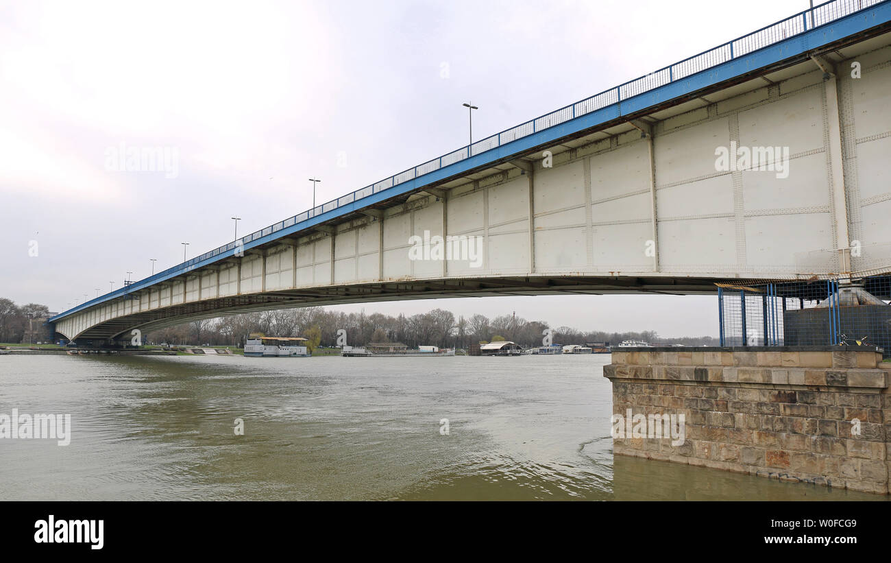 Branko Bridge à Belgrade sur la rivière Sava Banque D'Images