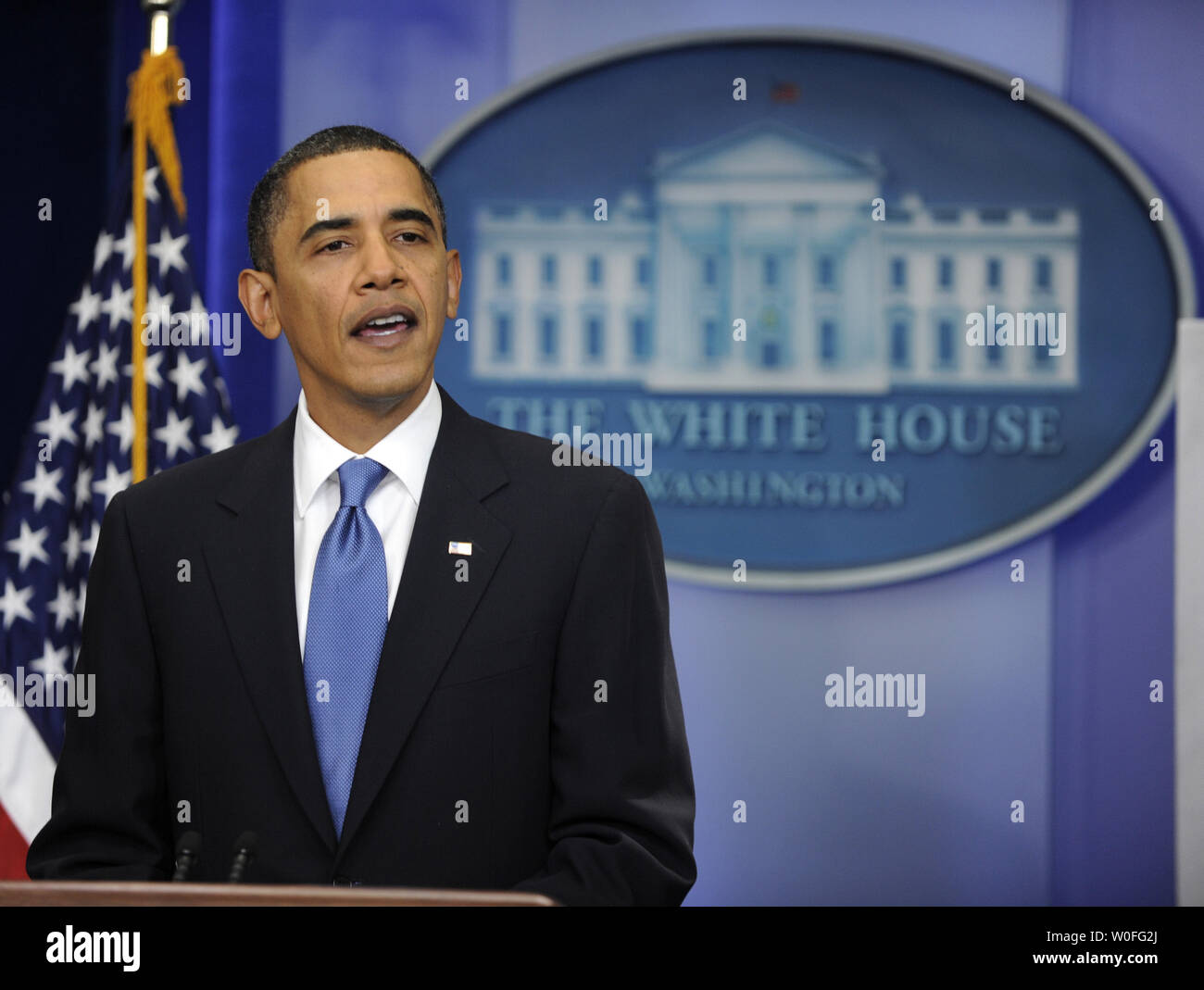 Le président des États-Unis, Barack Obama prend la parole à une conférence de presse impromptue dans la salle d'Brady de la Maison Blanche à Washington le 9 février 2010. Obama a exhorté le compromis et l'entente avec l'opposition républicaine sur des efforts tels que les soins de santé et réduire le déficit. UPI/Mike Theiler Banque D'Images