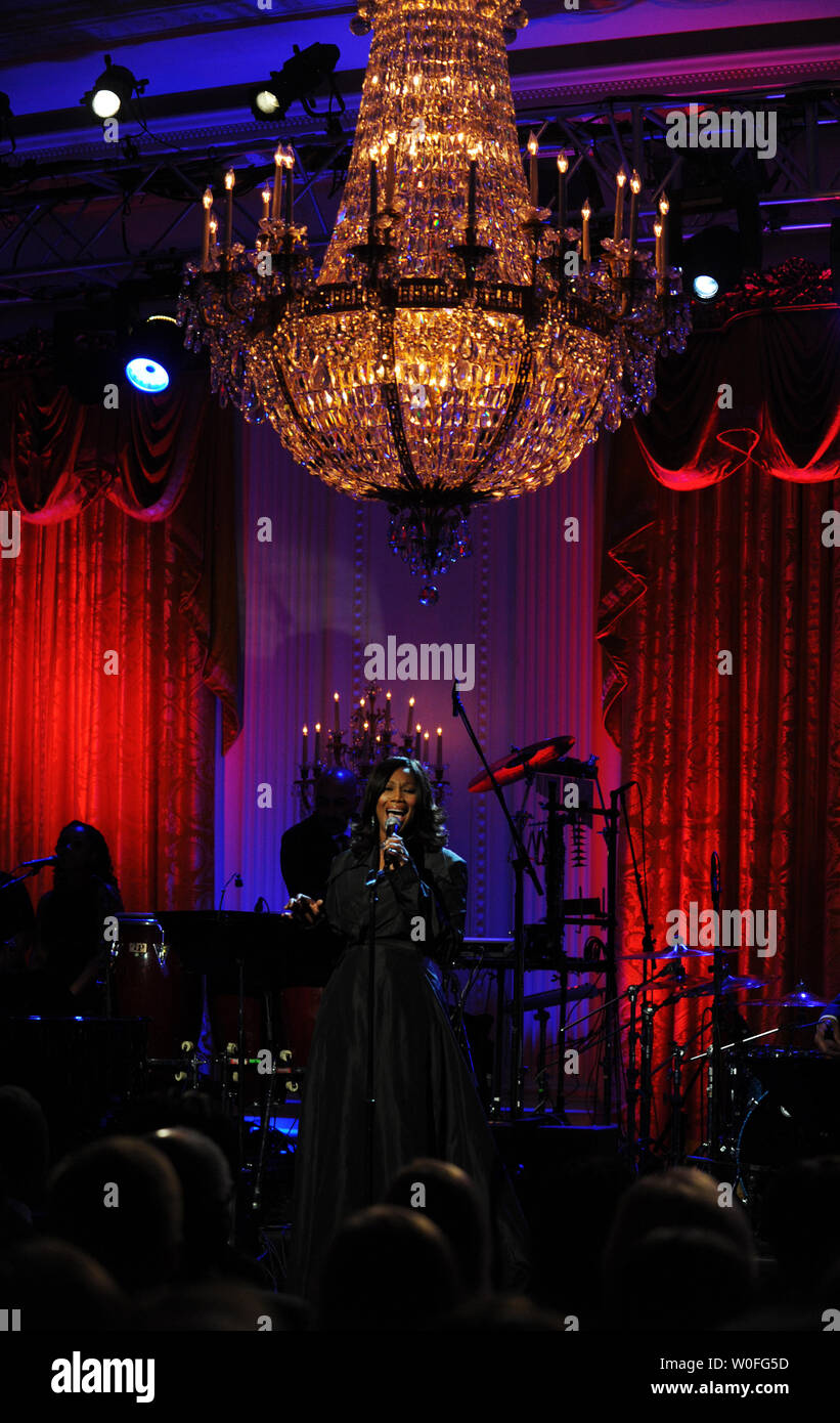 Gagnant de Grammy Gospel Music singer Yolande Adams lors d'un événement, 'en performance à la maison blanche : une célébration de la musique du mouvement des droits civils dans l'Est des prix à Washington le 9 février 2010. UPI/Alexis C. Glenn. Banque D'Images