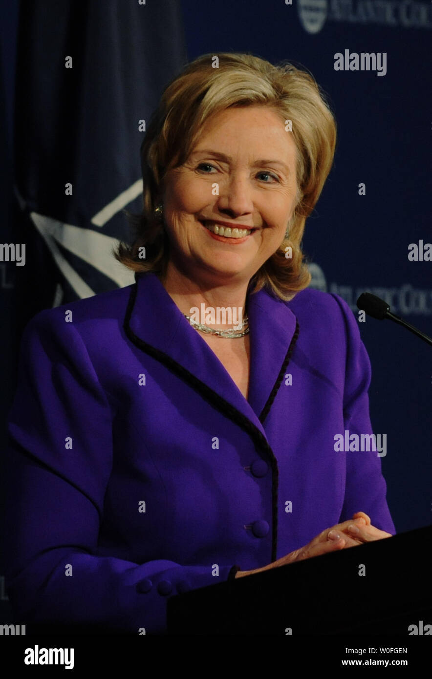 La secrétaire d'Etat américaine Hillary Clinton s'exprime sur l'avenir de l'OTAN à Washington le Séminaire sur le Concept stratégique à Washington le 22 février 2010. UPI/Alexis C. Glenn. Banque D'Images La secrétaire d'Etat américaine Hillary Clinton s'exprime sur l'avenir de l'OTAN à Washington le Séminaire sur le Concept stratégique à Washington le 22 février 2010. UPI/Alexis C. Glenn. Banque D'Images