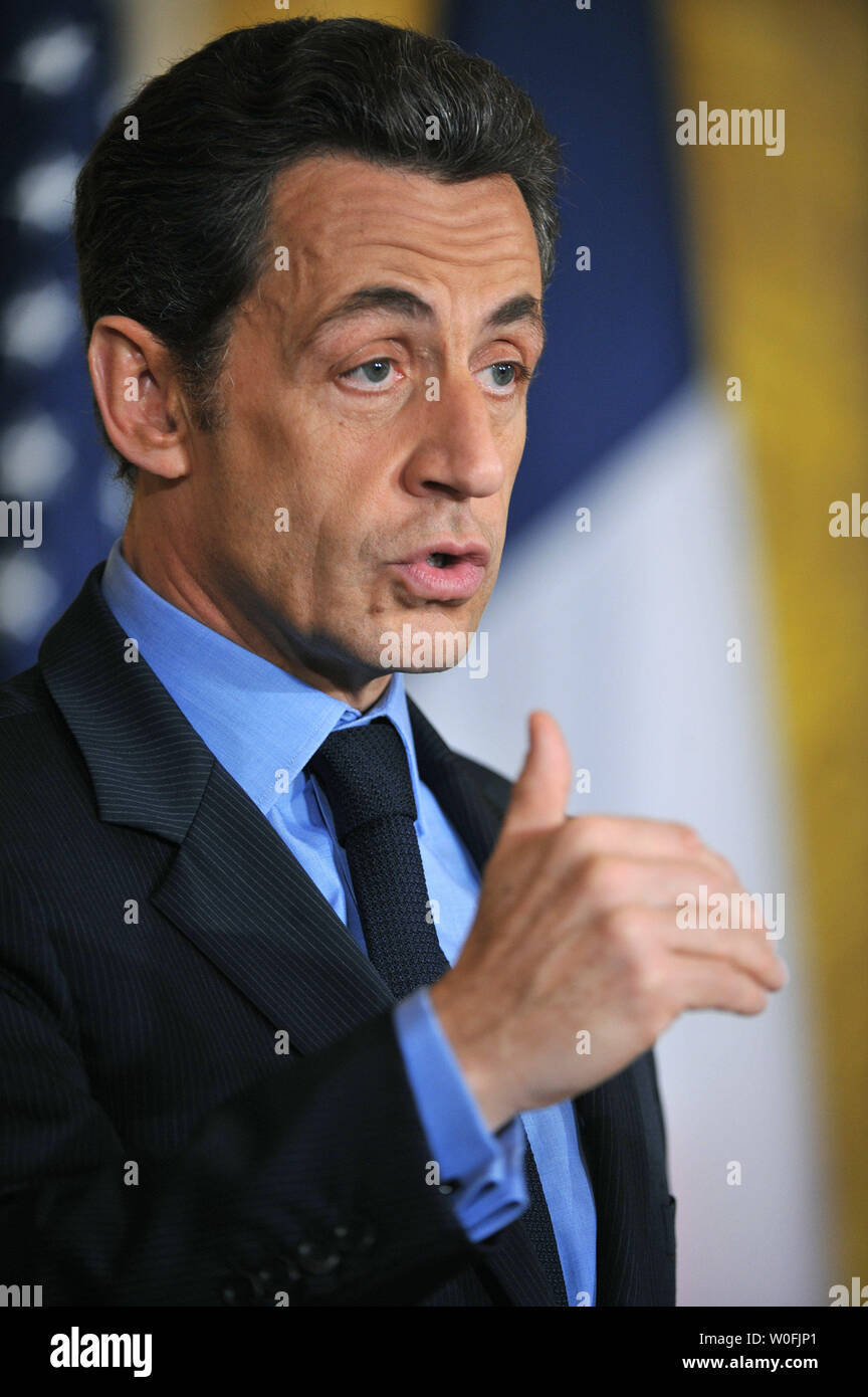 Le président français Nicolas Sarkozy s'exprime lors d'une conférence de presse commune avec le président américain Barack Obama à la Maison Blanche à Washington le 30 mars 2010. UPI/Kevin Dietsch Banque D'Images