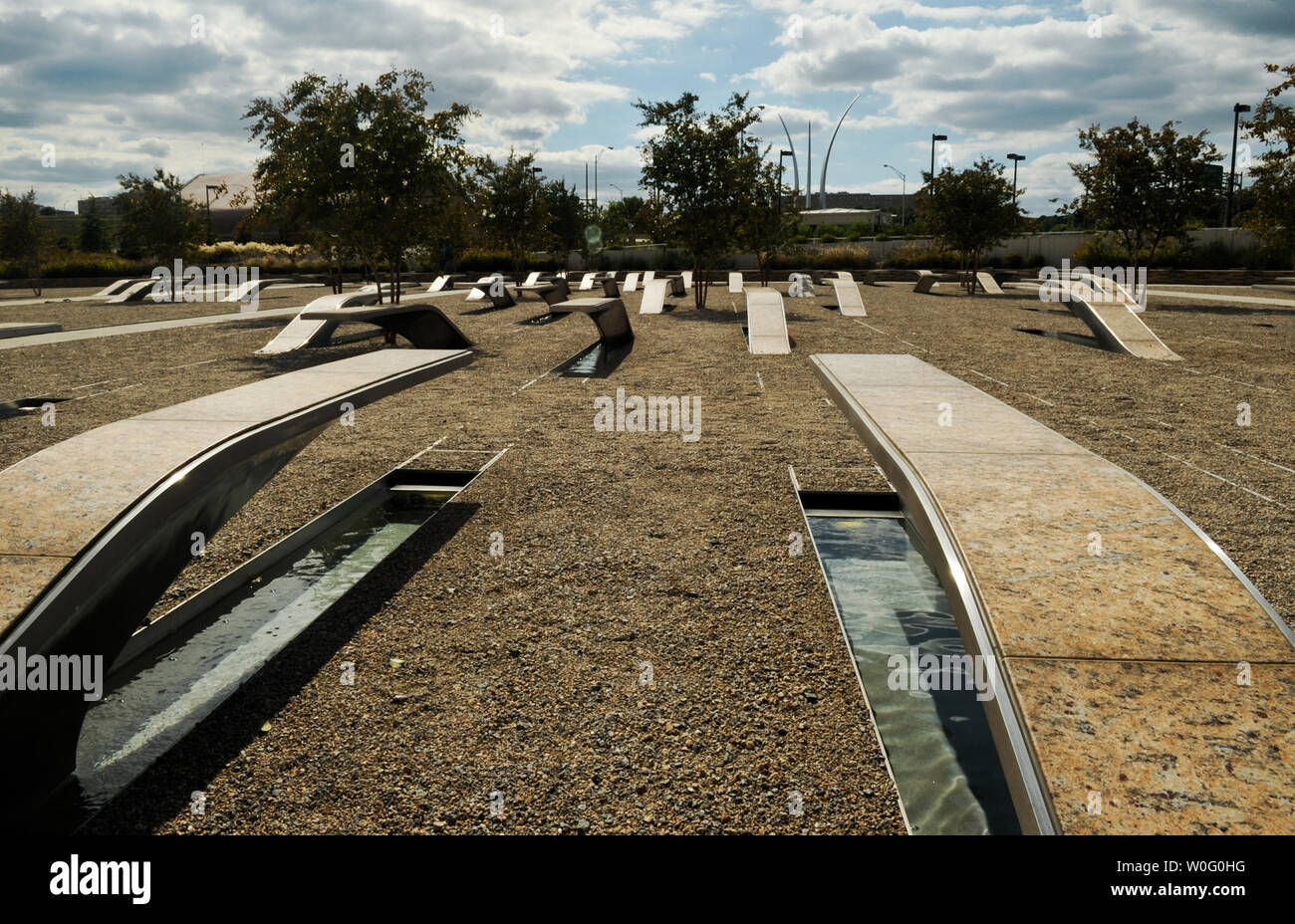 Représentant les bancs 184 vies perdues dans le 11 septembre 2001 à l'attentat terroriste contre le Pentagone sont vus au Pentagone à Arlington, en Virginie, le 10 septembre 2010. UPI/Alexis C. Glenn Banque D'Images