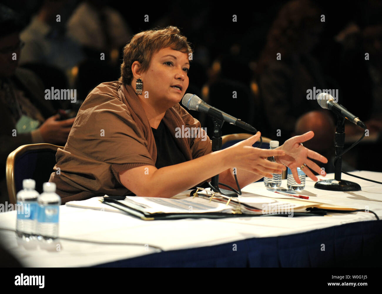 L'administrateur de l'EPA, Lisa Jackson participe à un groupe de discussion sur l'utilisation de dispersants lors d'une audition publique sur la réponse à la marée noire de Deepwater Horizon de BP, à Washington le 27 septembre, 2010. UPI/Kevin Dietsch Banque D'Images