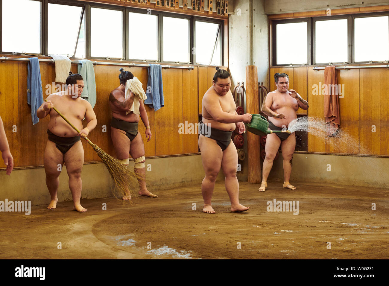 Les lutteurs de sumo dans la formation Banque D'Images