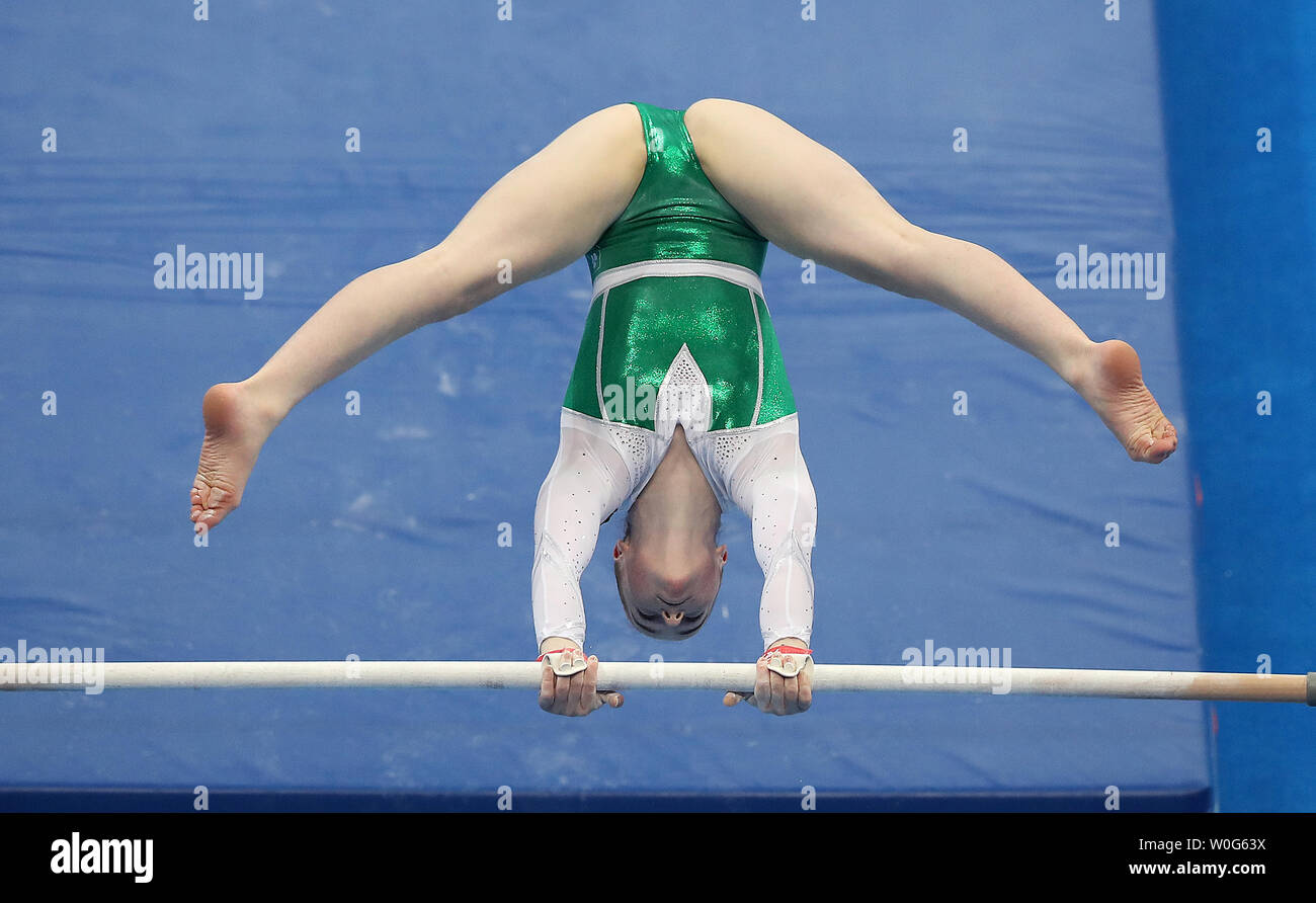 Emma l'Irlande Slevin en action pendant les barres élément de la qualification de gymnastique artistique à l'Aréna de vison, pendant sept jours de l'Games 2019 à Minsk. Banque D'Images