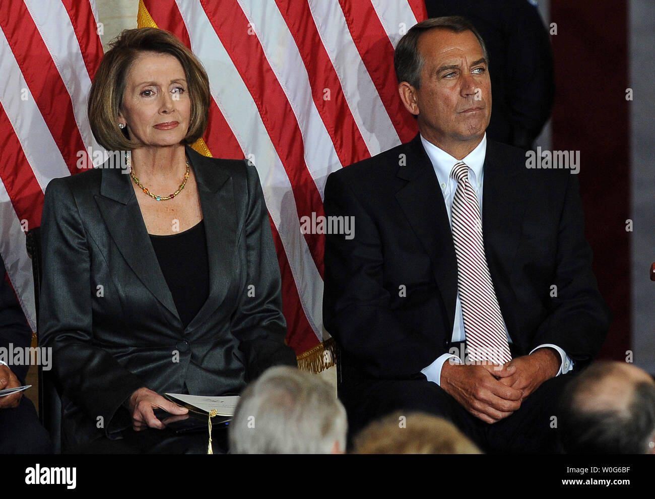 Chef de la minorité de la Chambre, Nancy Pelosi, D-CA, et la présidente de la Chambre John Boehner assister à une cérémonie marquant le 50e anniversaire du Président John F. Kennedy's inauguration sur la colline du Capitole à Washington le 20 janvier 2011. UPI/Roger L. Wollenberg Banque D'Images