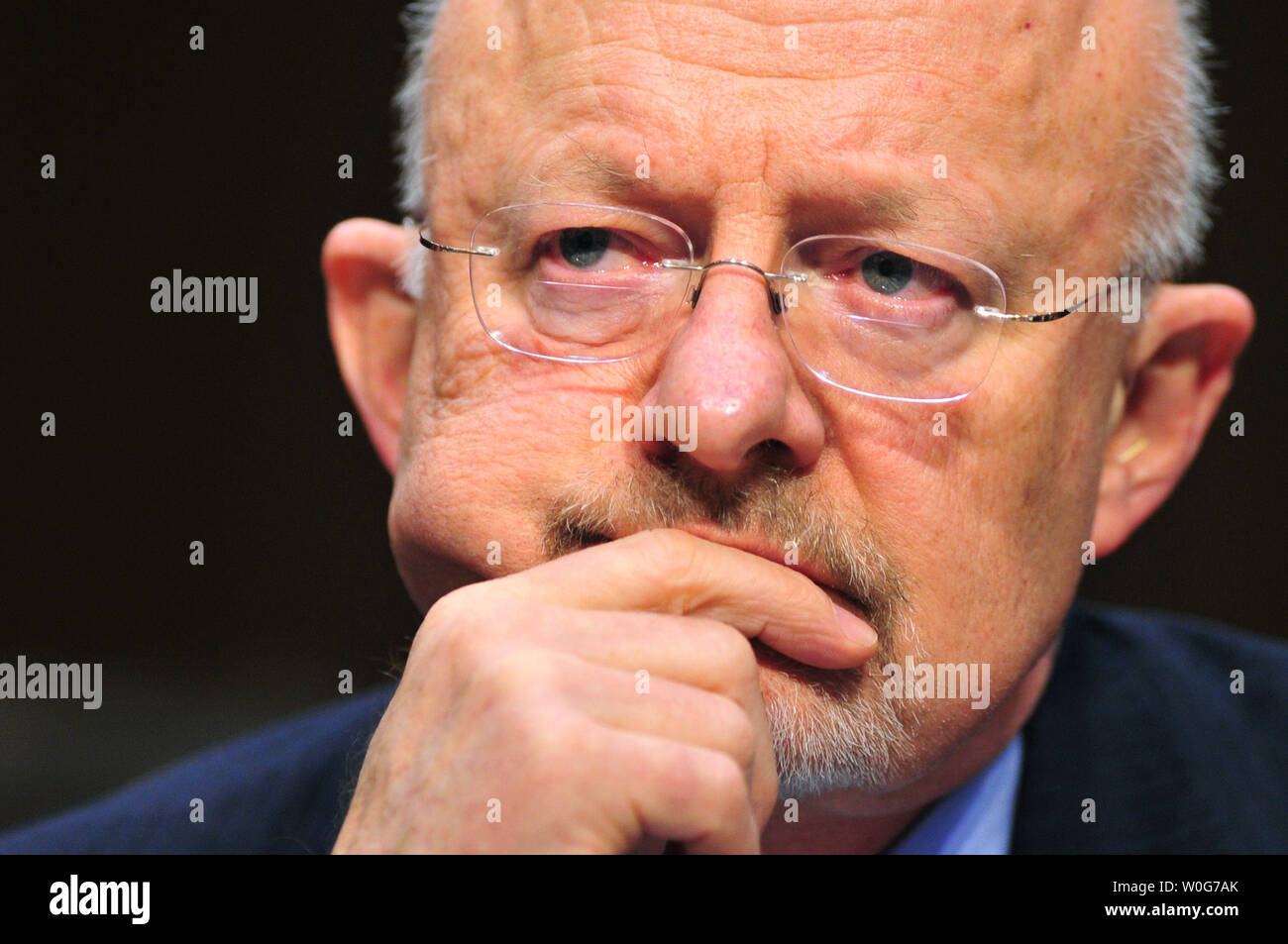 Directeur du Renseignement National, James Clapper témoigne devant le Sénat (Sélectionnez) audience du Comité du renseignement sur les menaces à l'échelle mondiale à Washington le 16 février 2011. UPI/Kevin Dietsch.. Banque D'Images