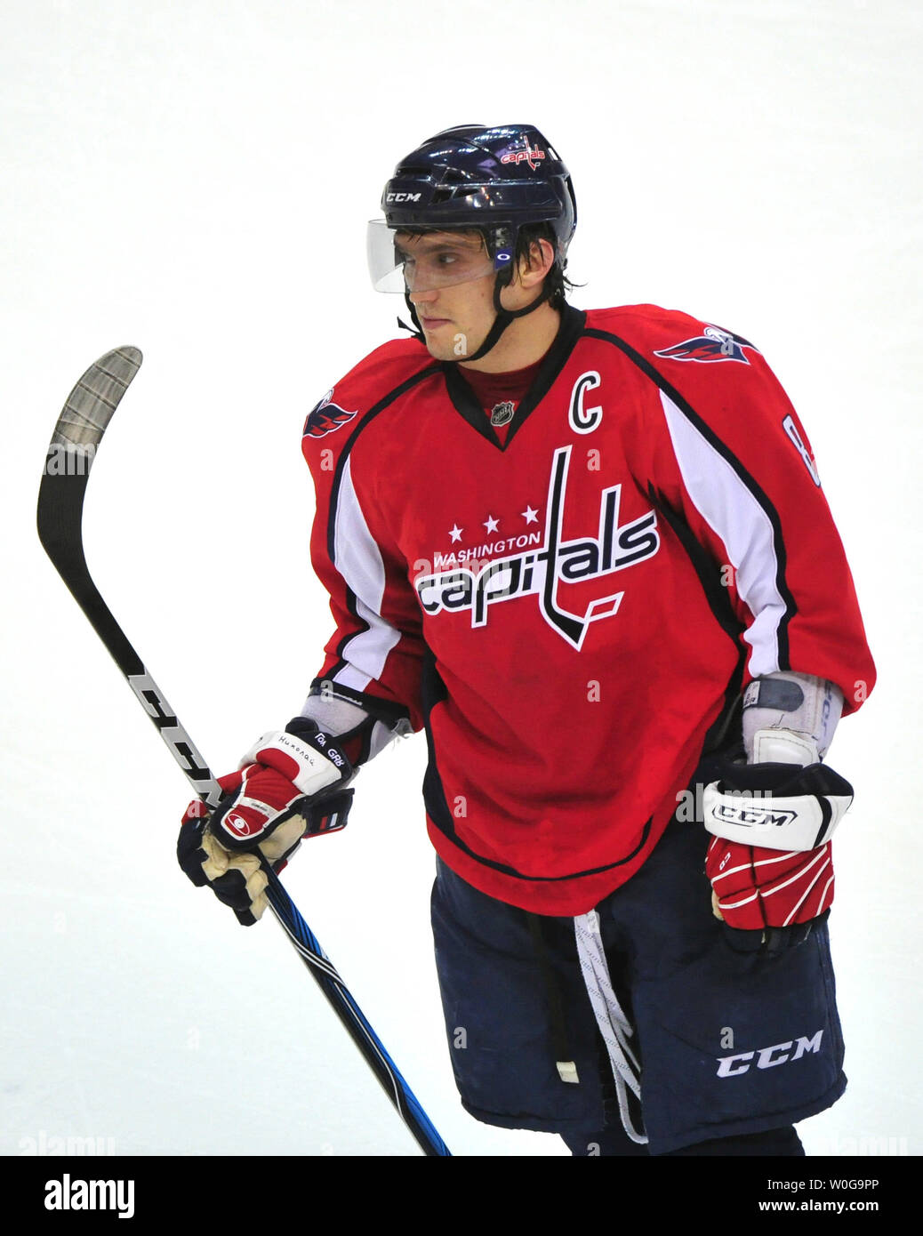 Les Capitals de Washington Alex Ovechkin est perçu au cours de la première ronde des capitales des séries éliminatoires contre les Rangers de New York au Verizon Center à Washington, le 13 avril 2011. UPI/Kevin Dietsch Banque D'Images