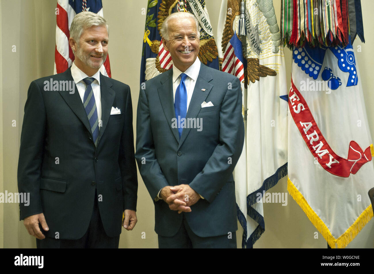 Le vice-président Joe Biden se tient avec le Prince Philippe de Belgique au cours d'un point de presse avant leur réunion à la Maison Blanche à Washington le 28 juin 2011. UPI/Kevin Dietsch Banque D'Images