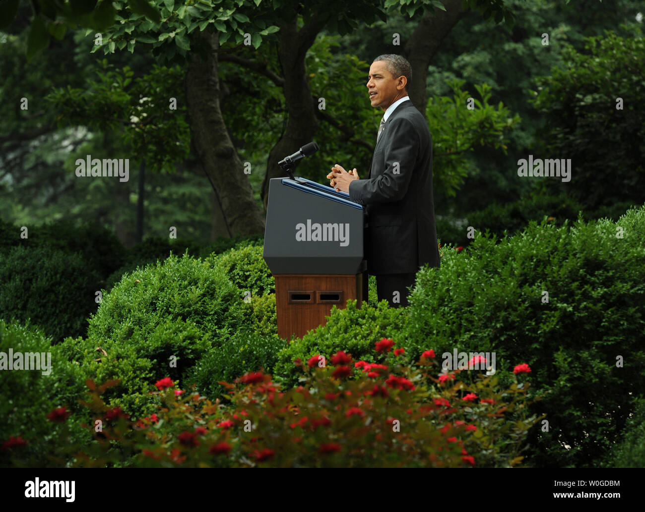 Le président américain Barack Obama parle de l'emploi et du chômage en juin dans le jardin de roses de l'Housel Blanche à Washington, DC, le 8 juillet 2011. Le chômage a augmenté de 9,2 pour cent alors que l'économie n'a ajouté environ 18 000 emplois, bien en dessous du 100 000 ou plus que beaucoup d'économistes s'attendaient. UPI/Roger L. Wollenberg Banque D'Images