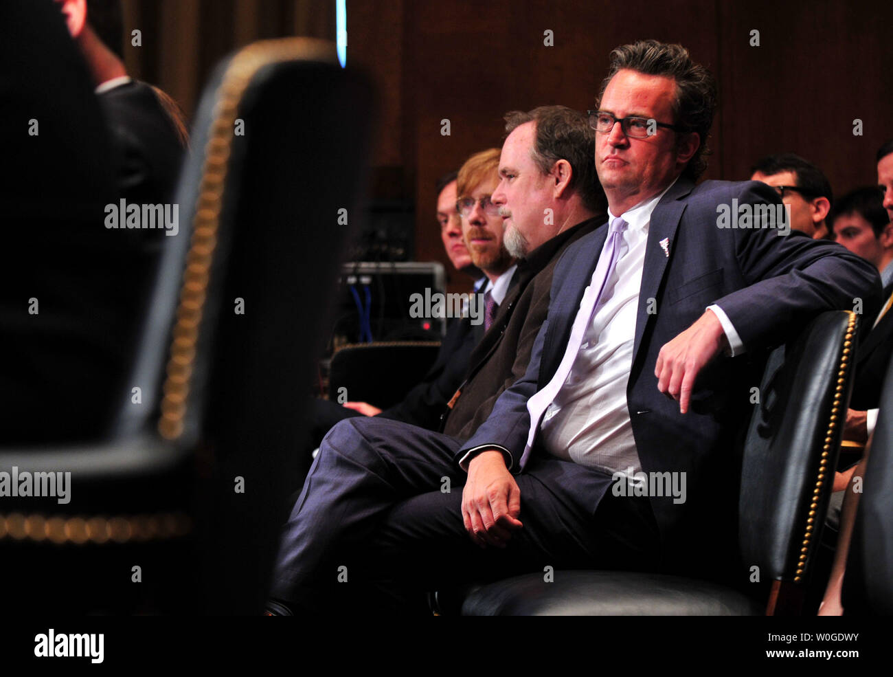 L'acteur Matthew Perry assiste à un comité judiciaire du Sénat le crime et justice audience du sous-comité intitulé 'Drug et des anciens combattants : tribunaux de traitement de la recherche de solutions économiques pour la protection de la Sécurité publique et de réduire la récidive", sur la colline du Capitole à Washington, D.C. le 19 juillet 2011. UPI/Kevin Dietsch Banque D'Images